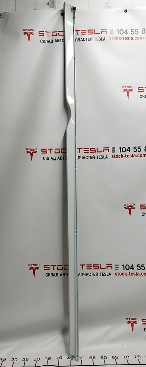 6 Door sill molding right decorative (plastic) PBCW Tesla model S, model S REST 1012217-00-G