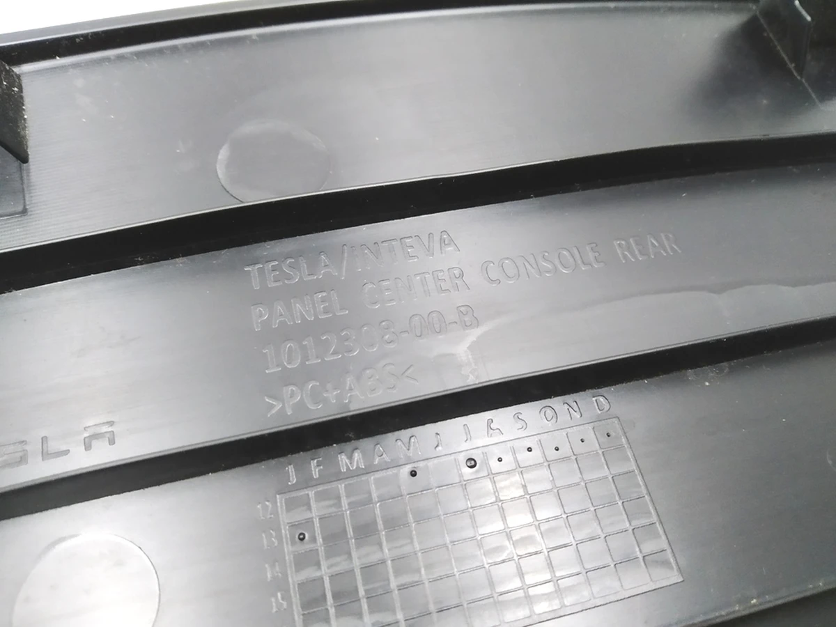 9 Панель центральної консолі задня Tesla model S, S REST 1012718-00-F