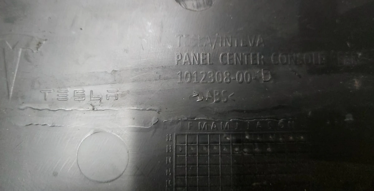 9 Панель центральной консоли задняя Tesla model S, model S REST, model X 1012718-00-F