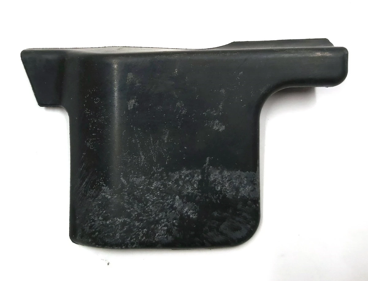 2 Ущільнювач гумовий передній внутрішній скла двері передньої лівої Tesla model S 1012724-00-А