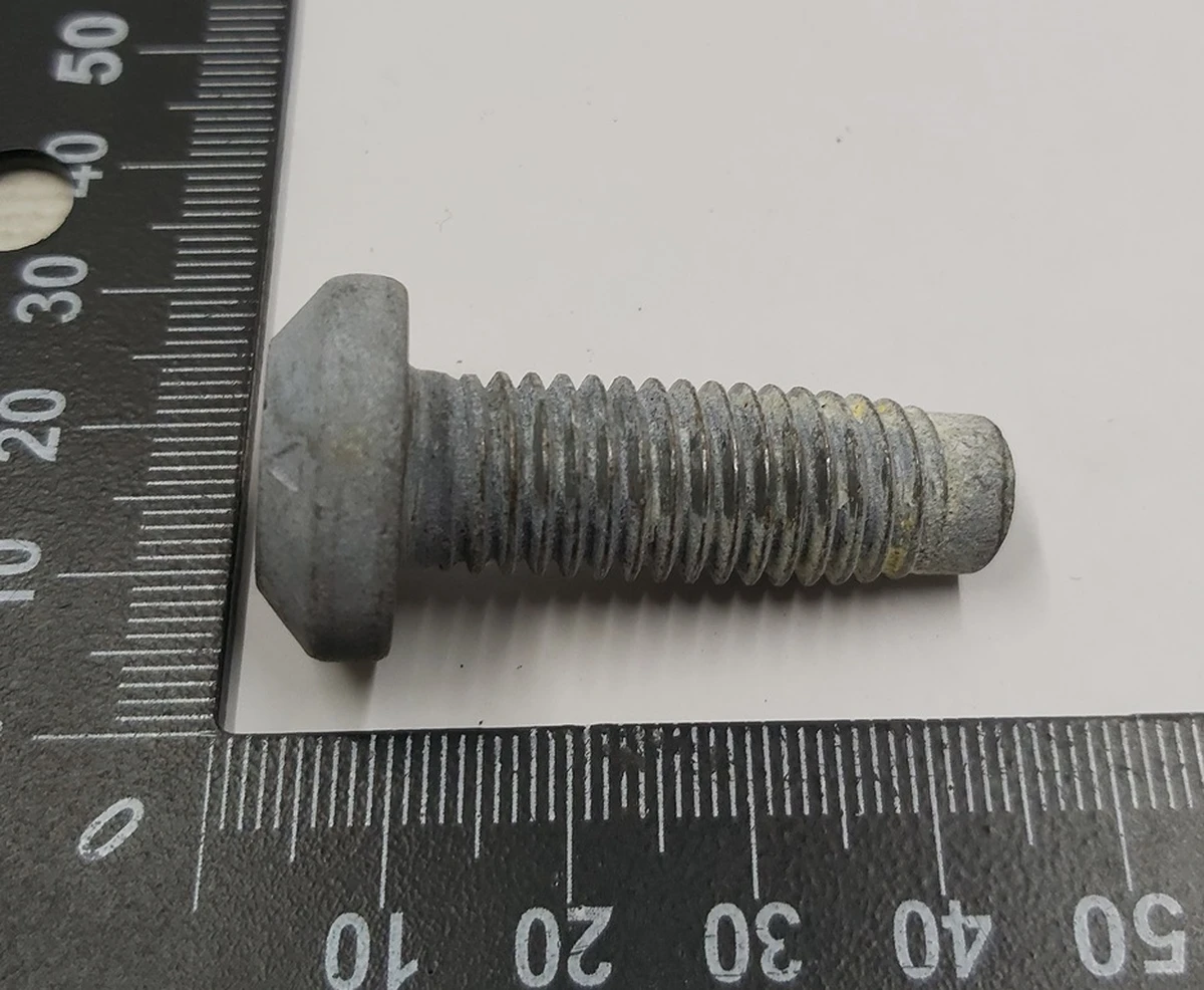 8 Болт ременя безпеки 2-го ряду сидінь 4.4 SHOULDER, PAN HEAD M12 x 1.75 x 37.75