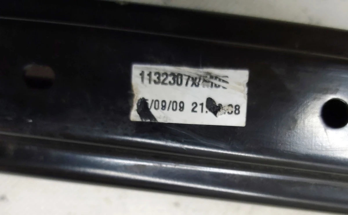 Салазки водительского сиденья в сборе без электропривода Tesla model S FSBL23644