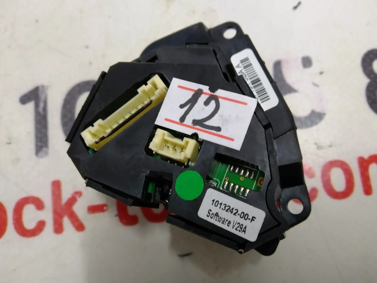 1 Кнопка переключения (на руле) левая Tesla model S REST 1013242-00-H