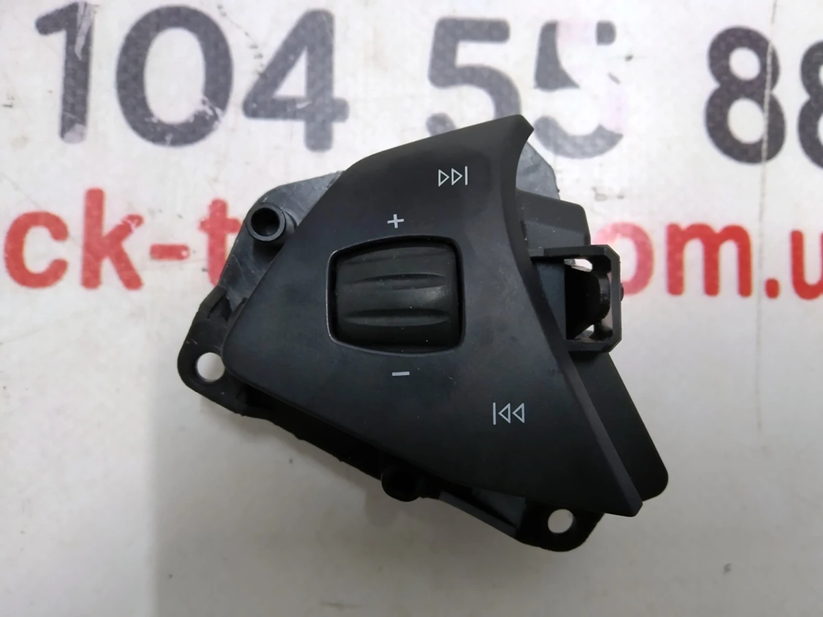 1 Кнопка переключения (на руле) левая Tesla model S REST 1013242-00-H