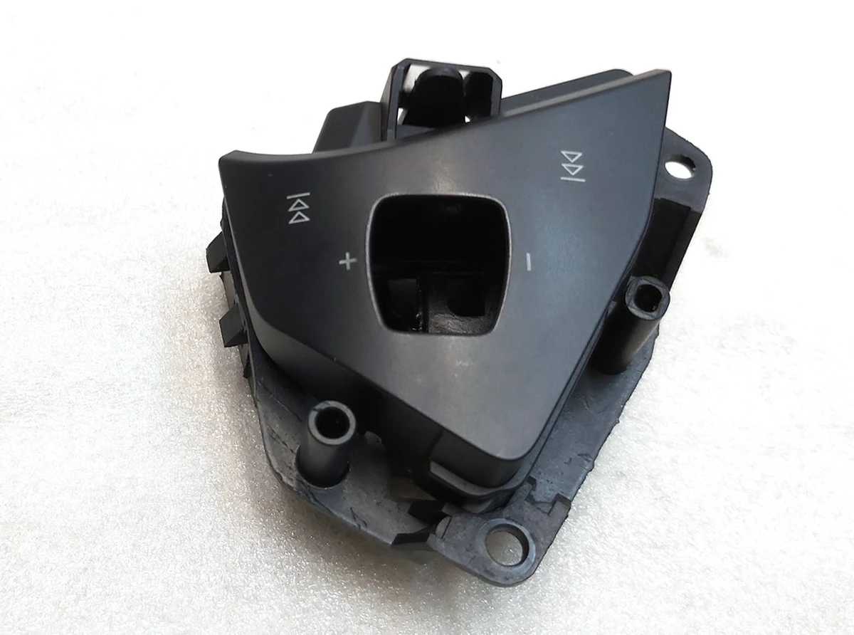 1 Корпус кнопки переключения (на руле) левой без регулятора Tesla model S, model S REST, model X 1013242-00