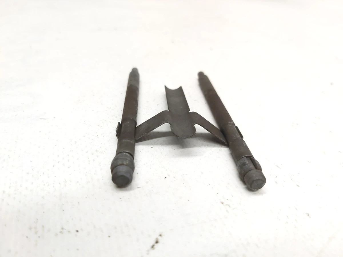 Комплект скоби притискної та штифтів супорта гальма стоянки Tesla model S, model S REST 1013298-00-A