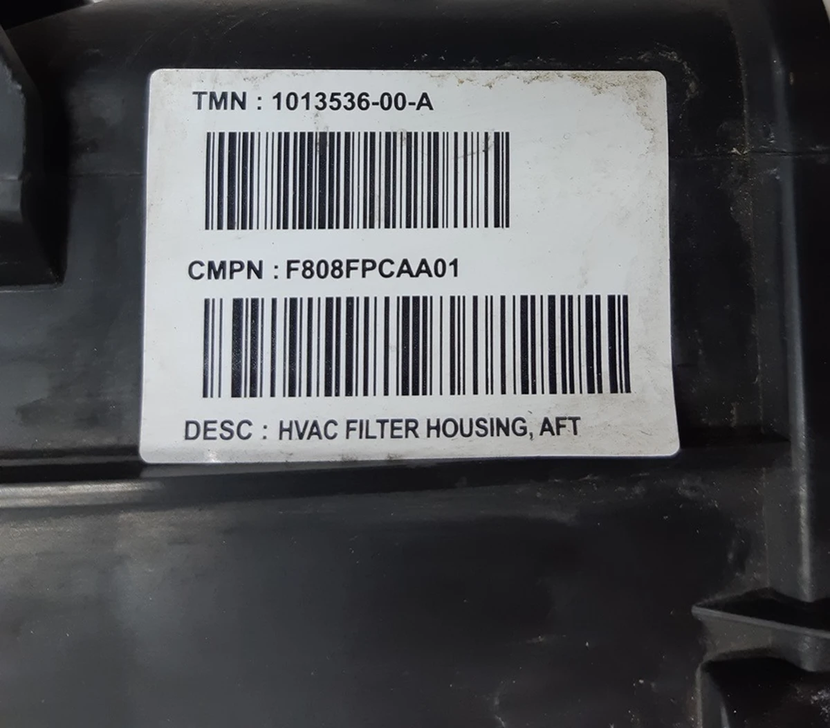 2 Корпус фільтра кондиціонера (передня насадка) з пошкодженням Tesla model S 1013536-00-A