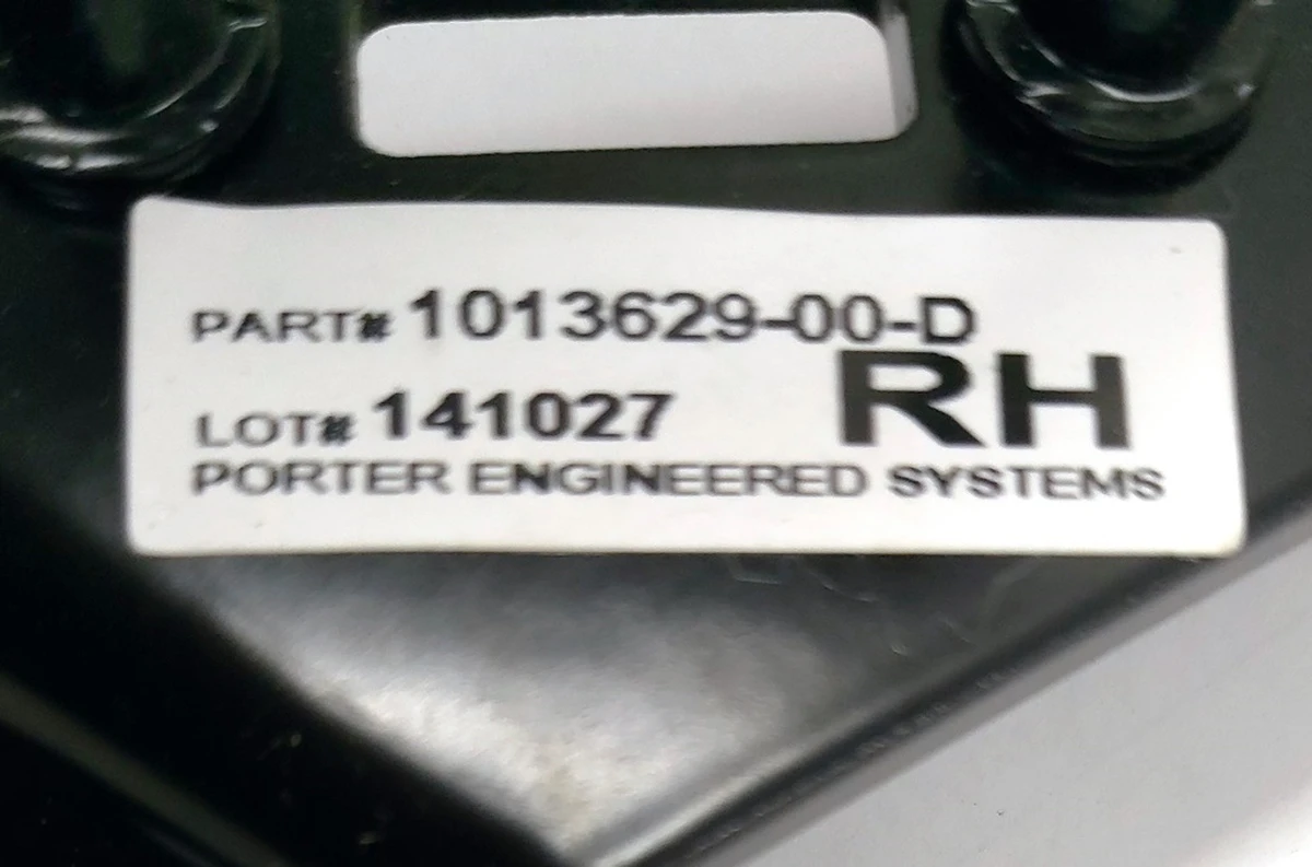 2 ASY - HIP STRIKER RH Tesla model S, model S REST 1013629-00-D