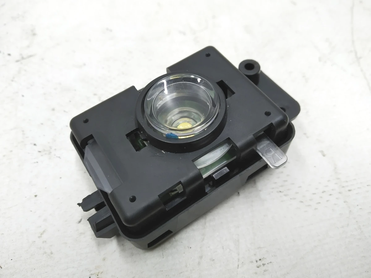 5 Ліхтар підсвічування салону передній правий Tesla model S, model S REST 1013680-00-C