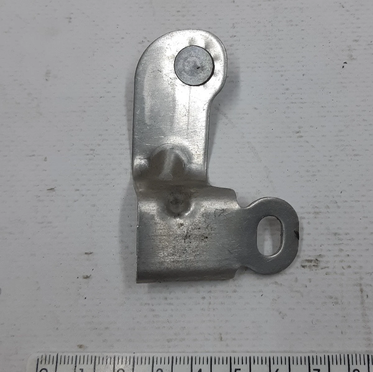 Кронштейн кріплення внутрішніх панелей салону правий Tesla model S, Tesla model S REST 1013701-00-A