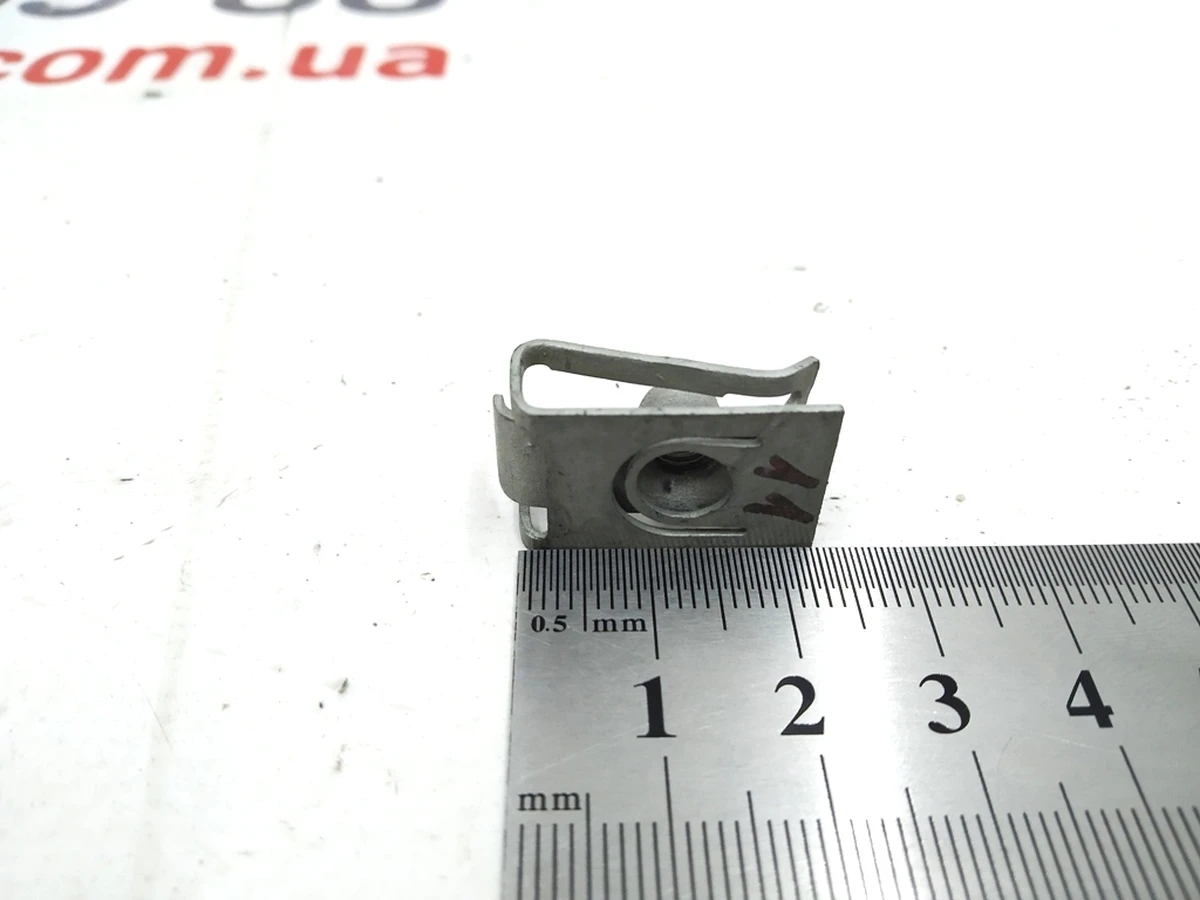 4 Скоба M6 0.5-3.0 MULTITHREAD Tesla Model S REST, Model X, Model 3 1013802-00-B