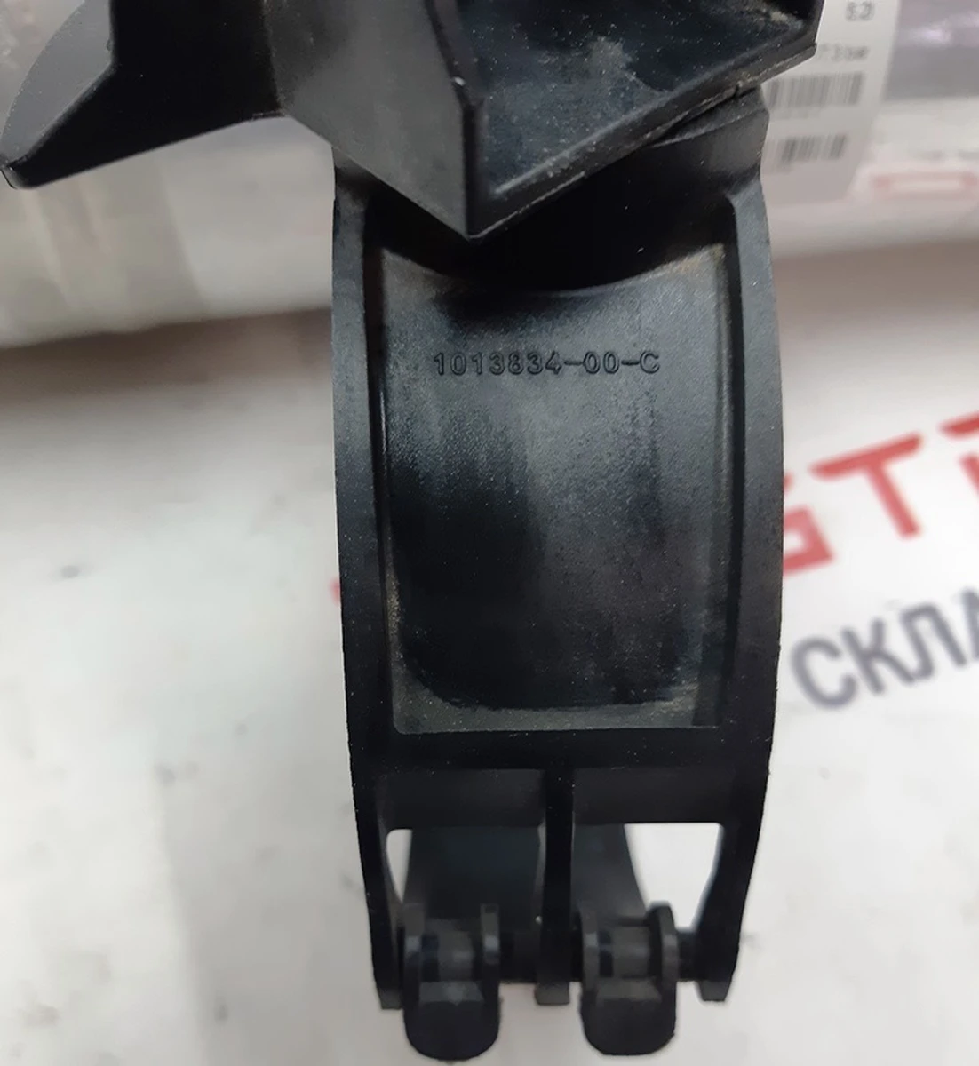 2 Крепление баллона резервуара пневмо (ресивер) Tesla model S, model S REST 1013834-00-C