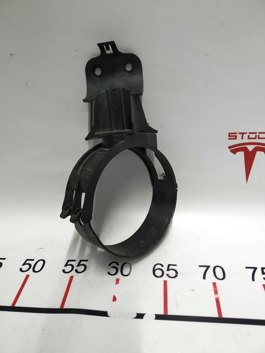 2 Кріплення балона резервуара пневмо (ресивер) Tesla model S, model S REST 1013834-00-C