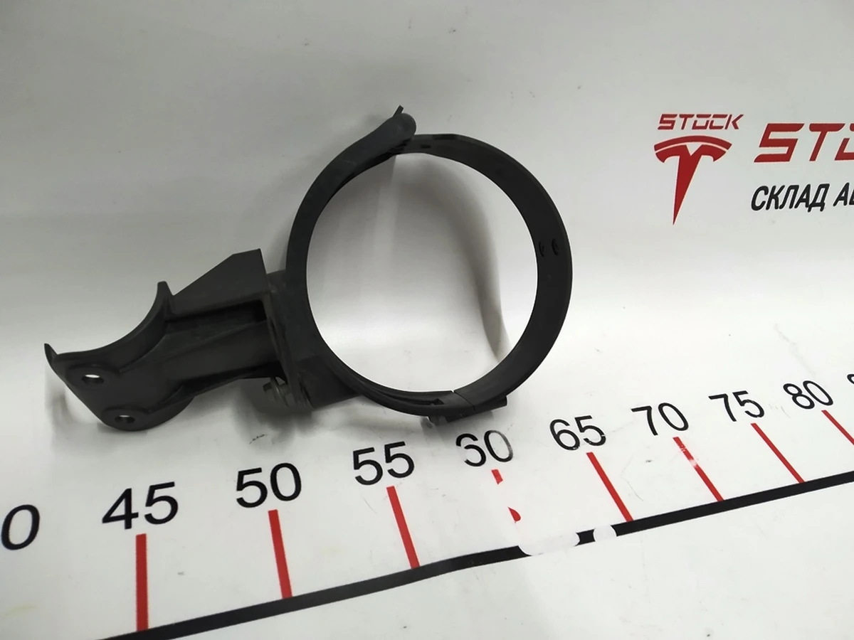 2 Кріплення балона резервуара пневмо (ресивер) Tesla model S, model S REST 1013834-00-C