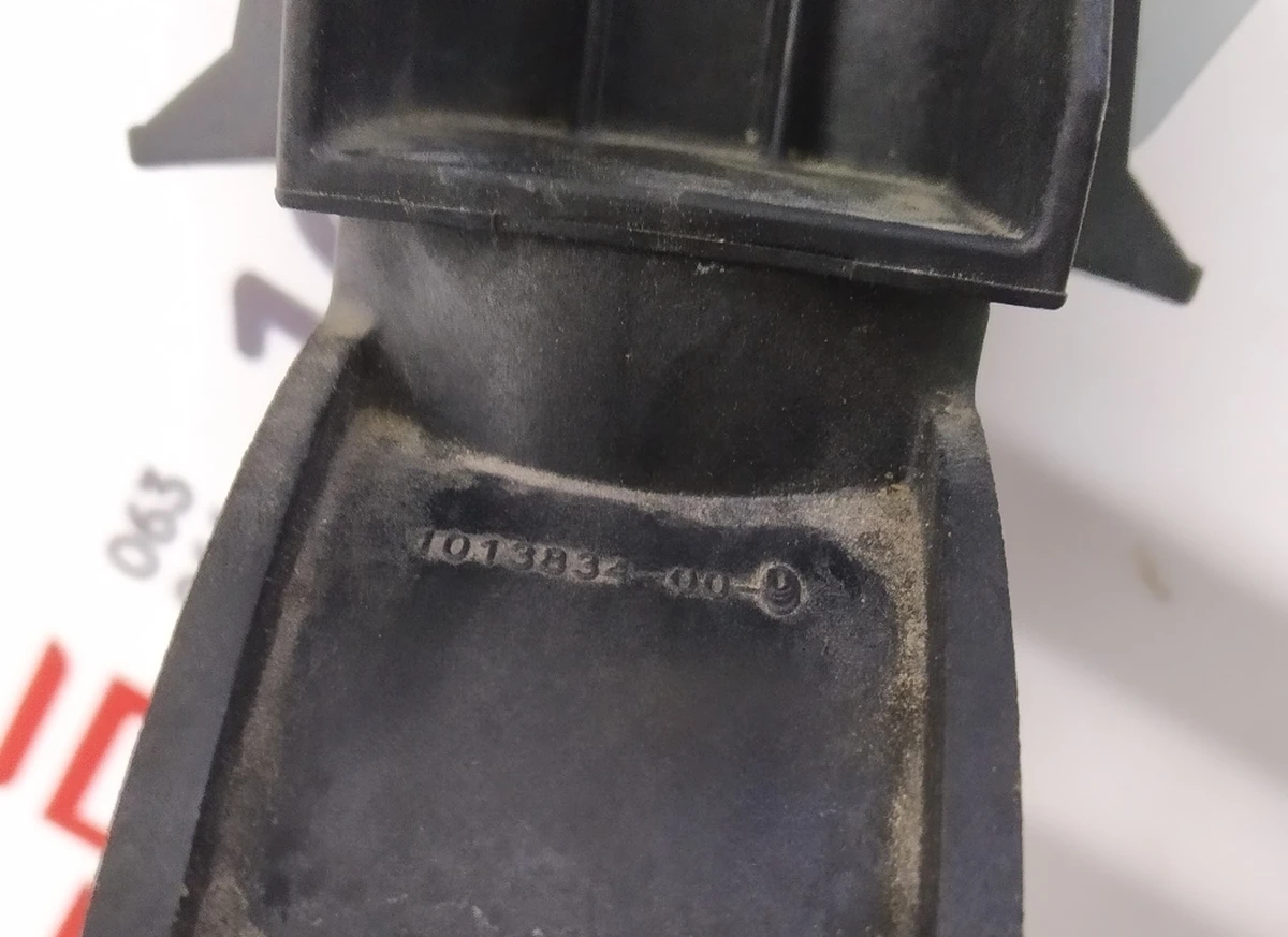 2 Кріплення балона резервуара пневмо (ресивер) Tesla model S, model S REST 1013834-00-C