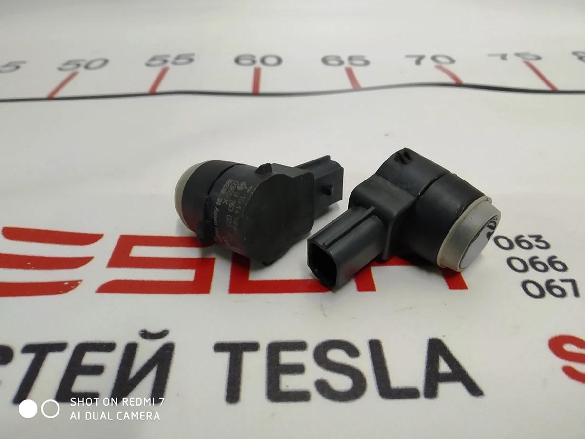 1 Датчик парктроніка S1 S4 (8 датчиків система PARK ASSIST) Tesla model S 1014388-00-A