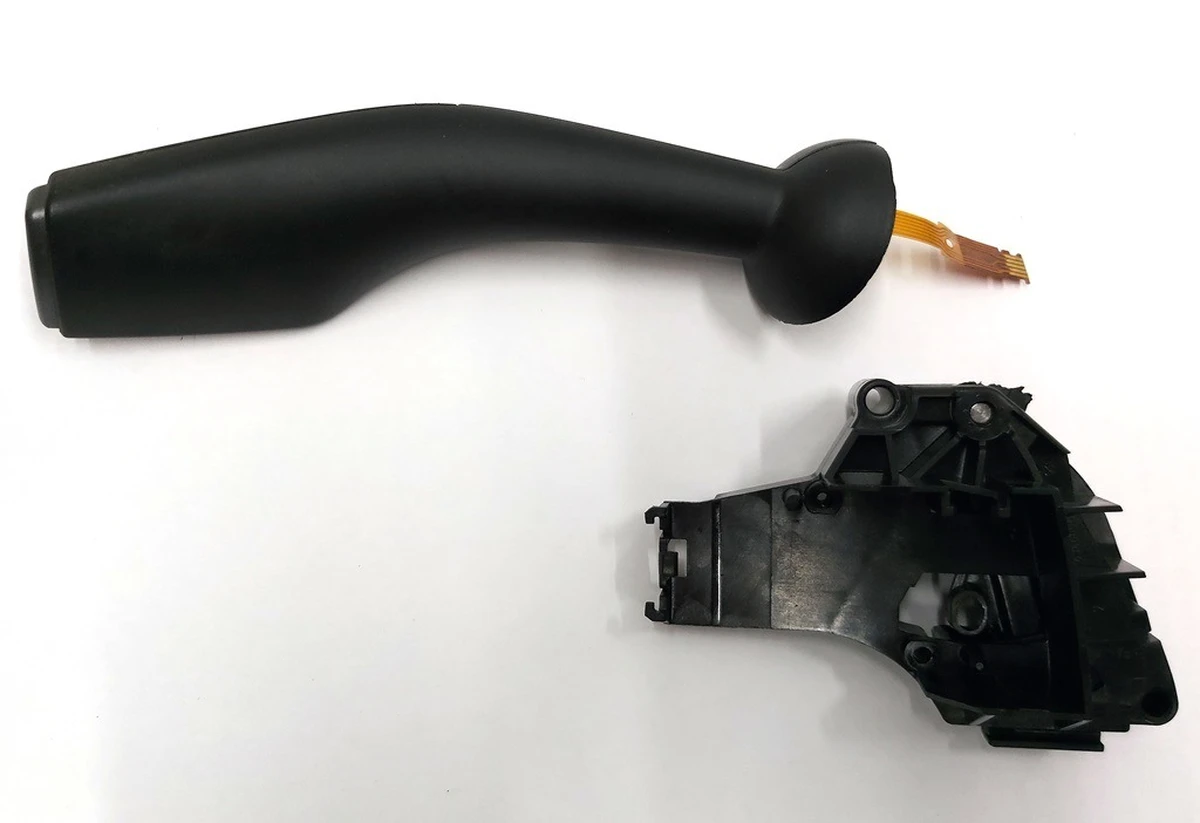 Gear shifter in the steering column with damage Tesla model 3 1097662-00-N