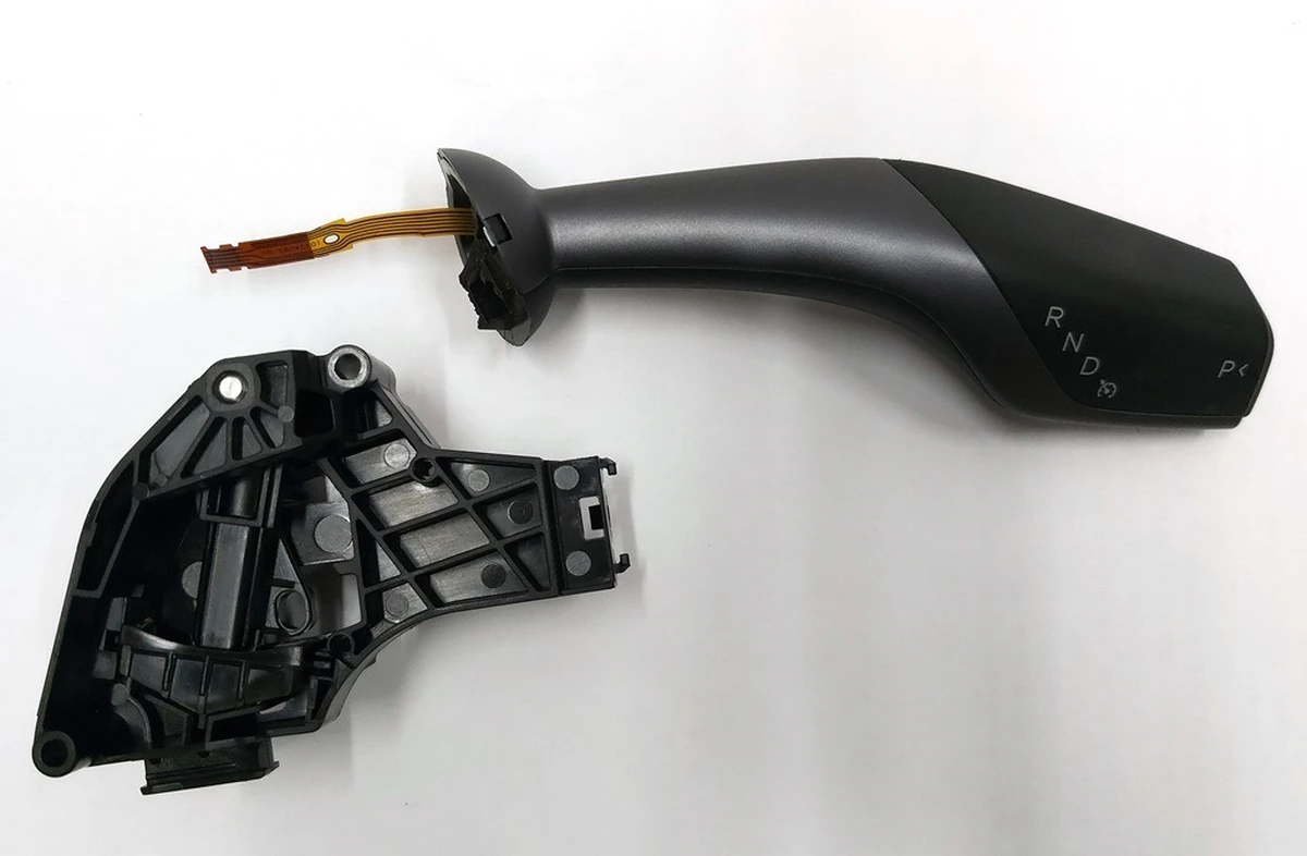 Gear shifter in the steering column with damage Tesla model 3 1097662-00-N
