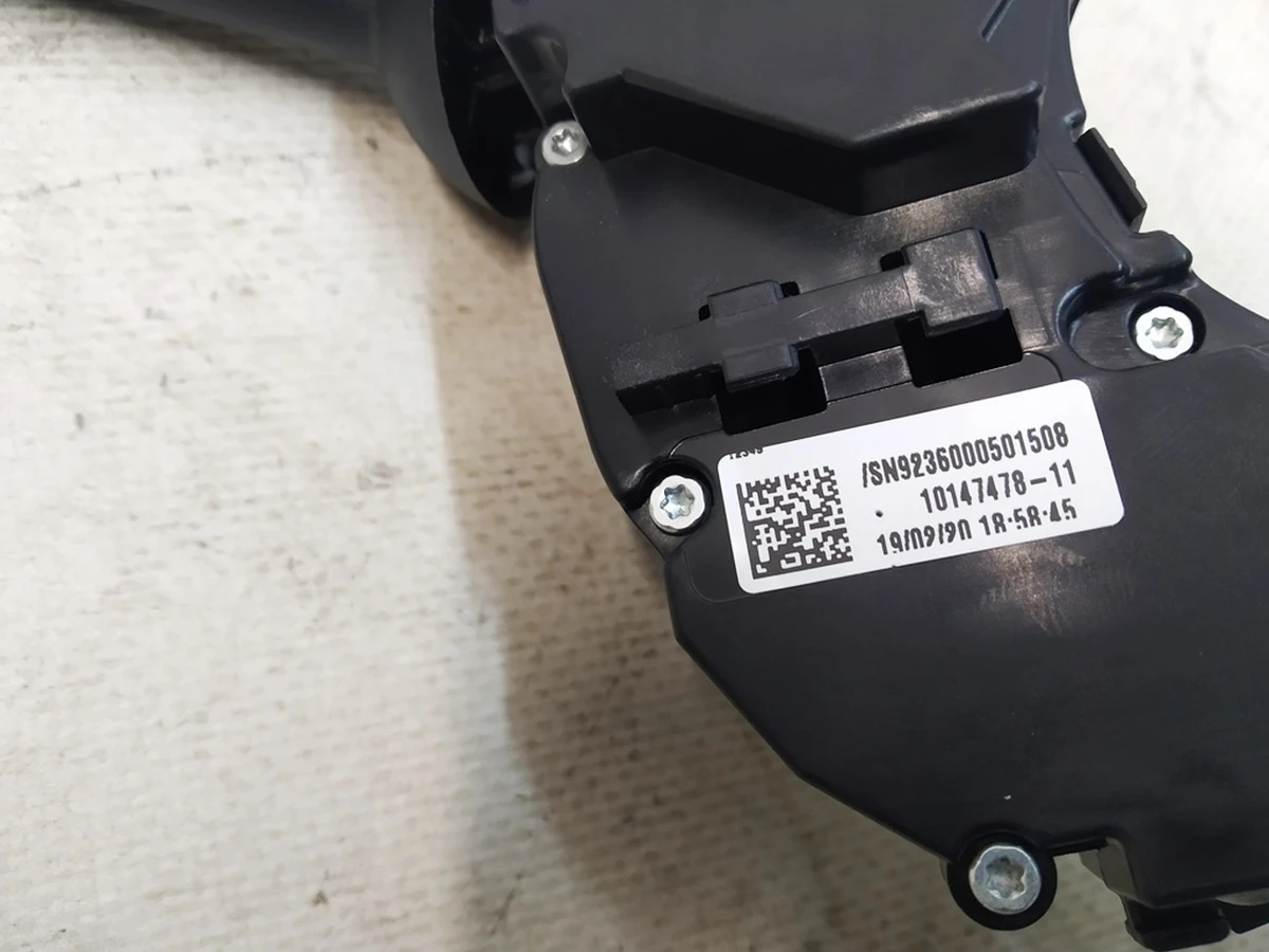 Перемикач світла і очищення скла в рульовій колонці Tesla model 3 1097662-00-N