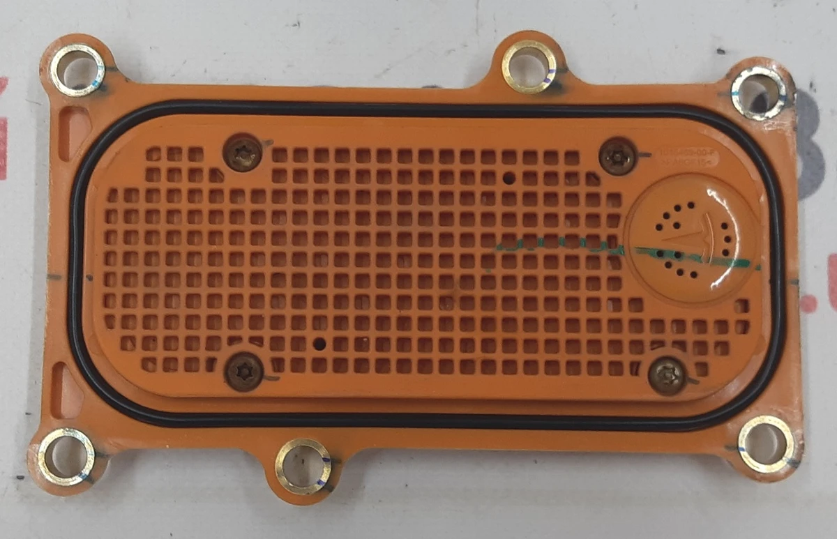 1 Main battery ventilation cover plastic lower Tesla Model S REST, Model X 1015469-00-F