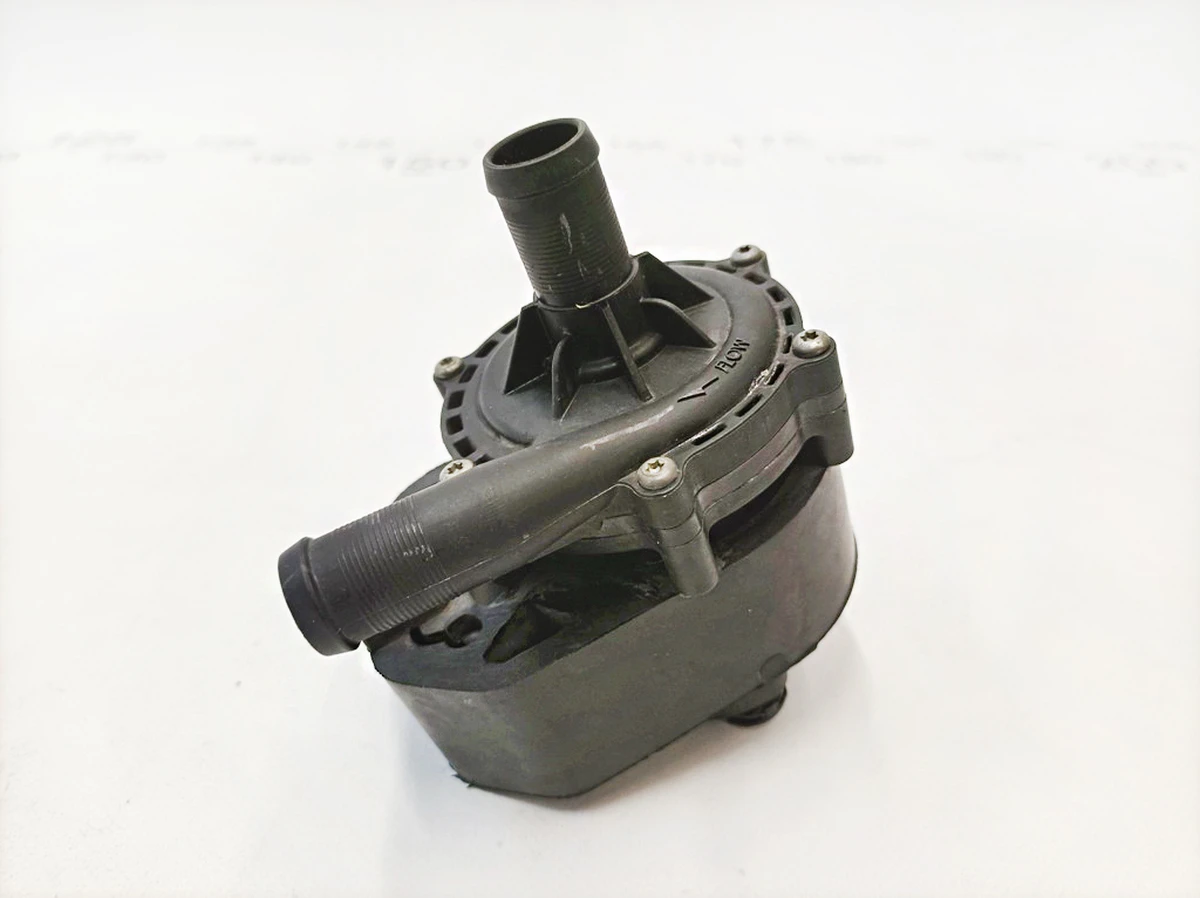 Насос системы охлаждения A2425000086 Mercedes B-Class 1015565-00-C