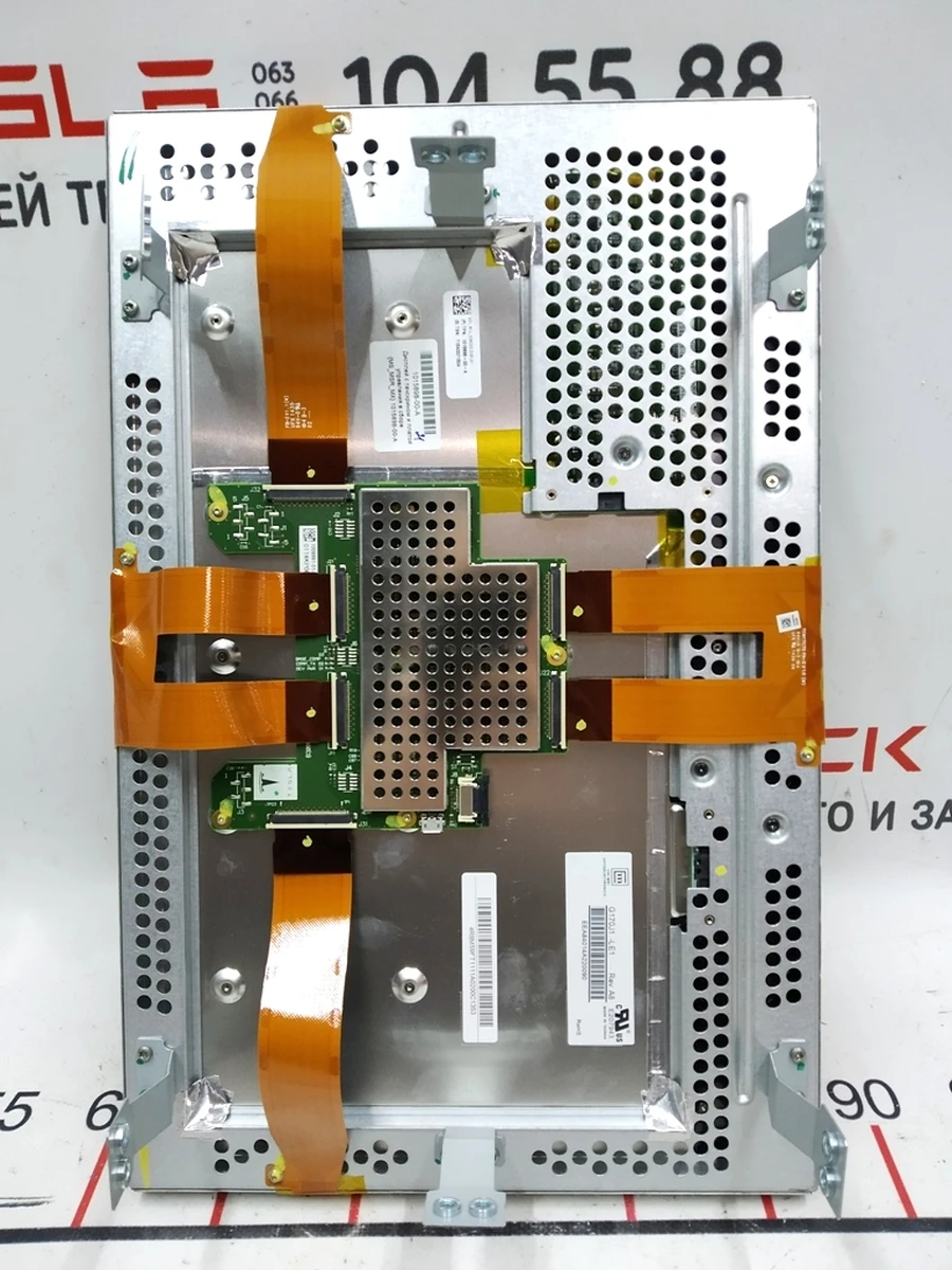 1 Дисплей с тачскрином и платой управления в сборе с повреждением Tesla model X S REST 1015898-00-A