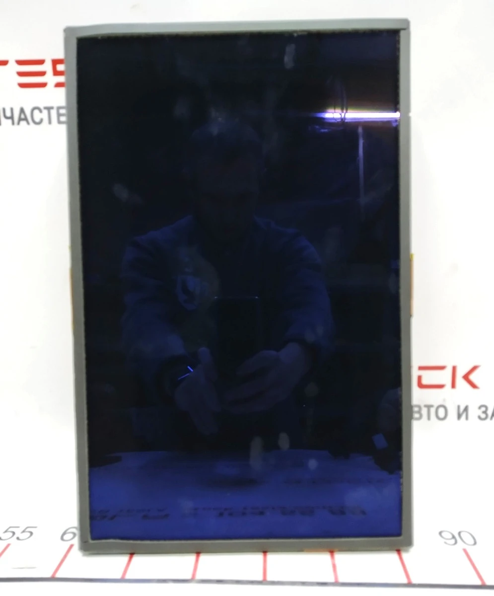 1 Дисплей с тачскрином и платой управления в сборе с повреждением Tesla model X S REST 1015898-00-A