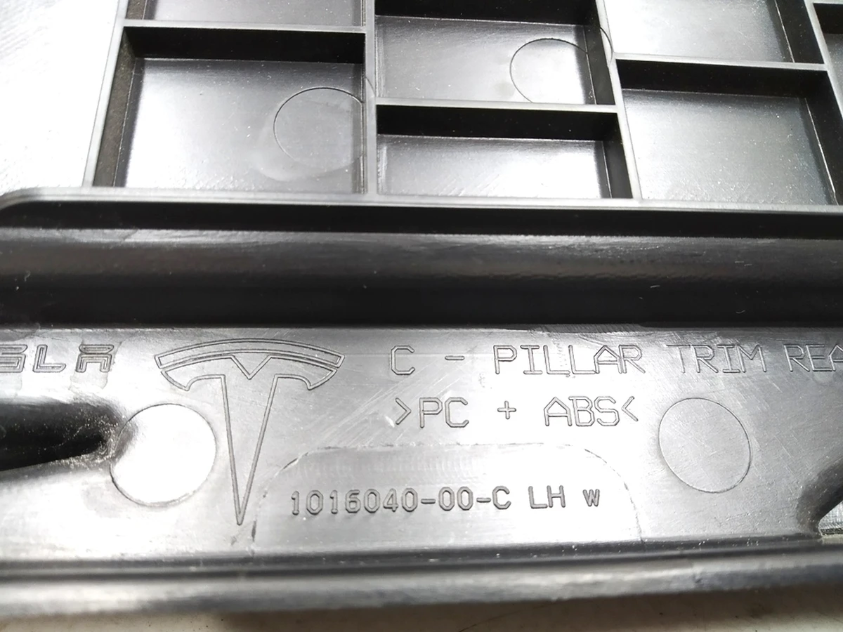 11 Облицювання багажника ліва (під полицю) Tesla model S, model S REST