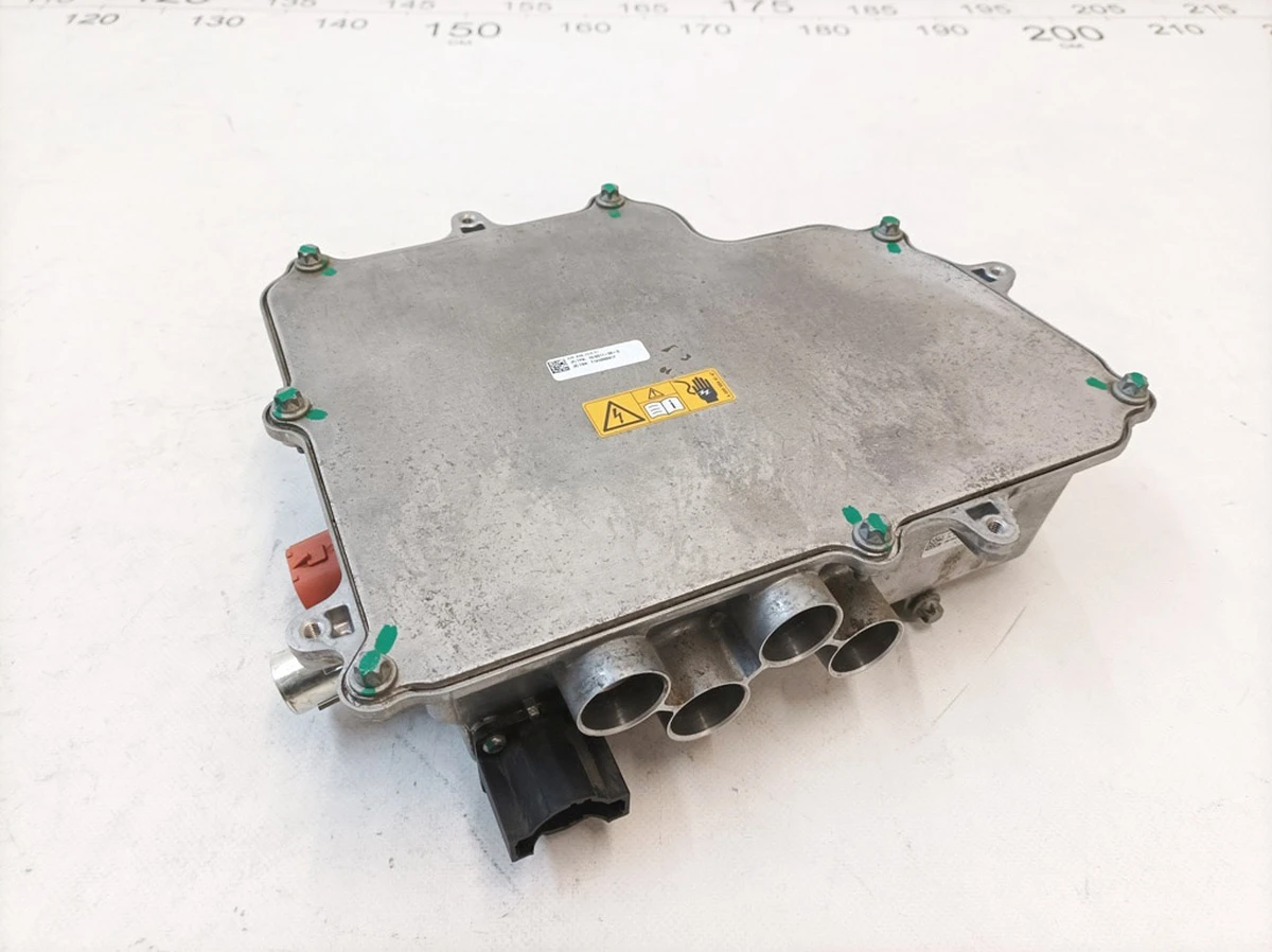 Блок предохранителей выоковольтной батареи Mercedes B-Class A2425400301