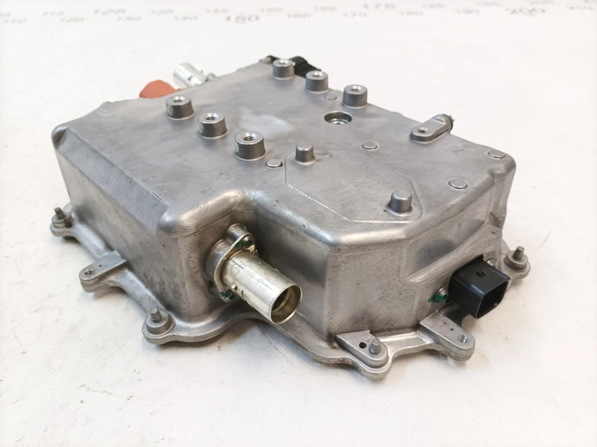 Блок предохранителей выоковольтной батареи Mercedes B-Class A2425400301