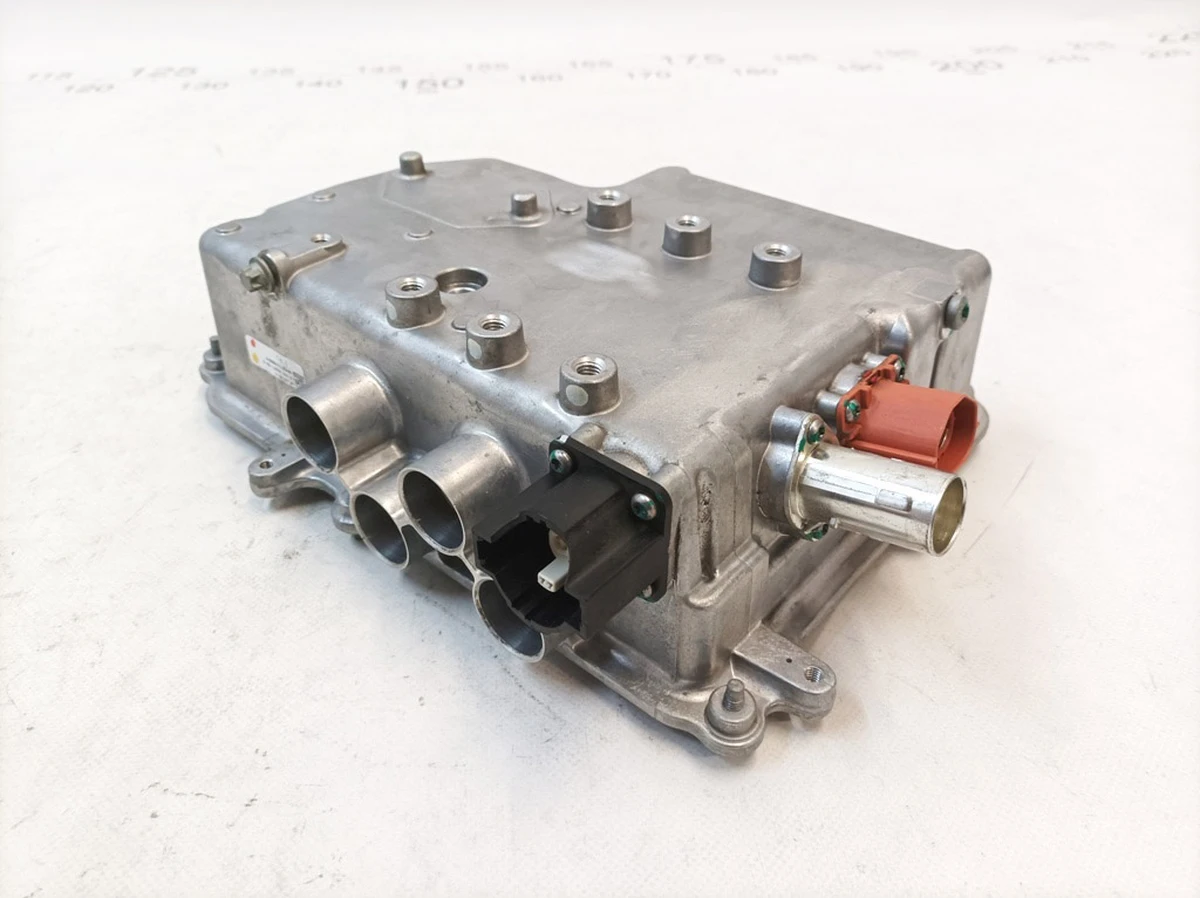 Блок предохранителей выоковольтной батареи Mercedes B-Class A2425400301