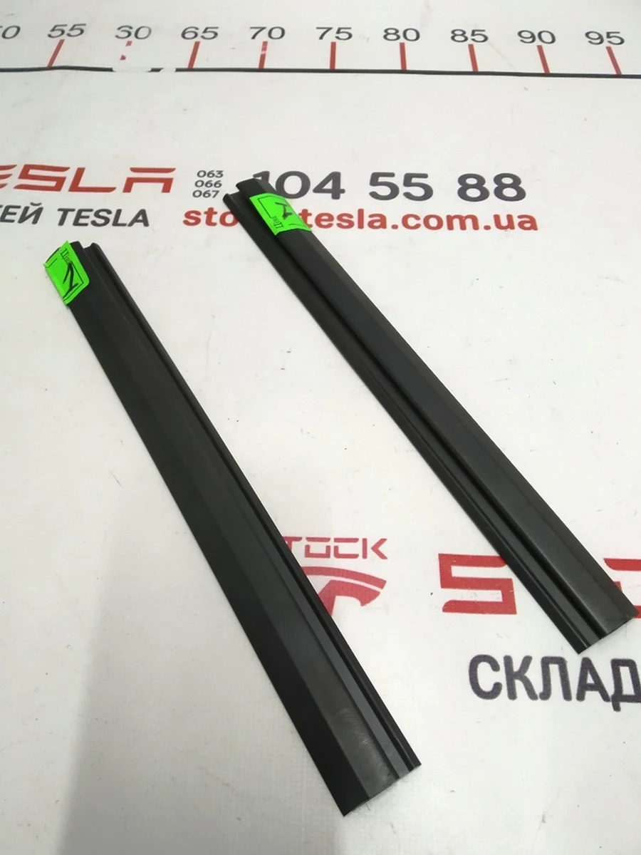 8 Планка отделки бокса подкапотного правая левая Tesla model S 1016261-00-B  