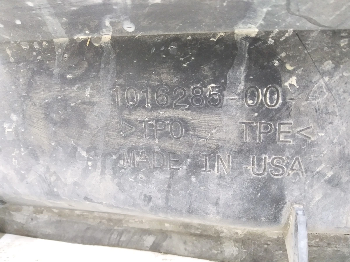 8 Підкрилок передній лівий передня частина RWD (без гнізда парктроніка) Tesla model S 1020467-00-E