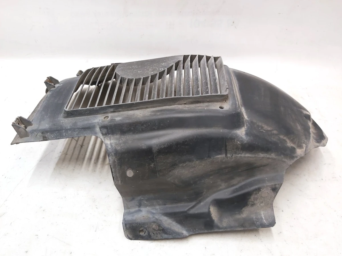 8 Подкрылок передний правый передняя часть RWD с повреждением Tesla model S 1020471-00-E