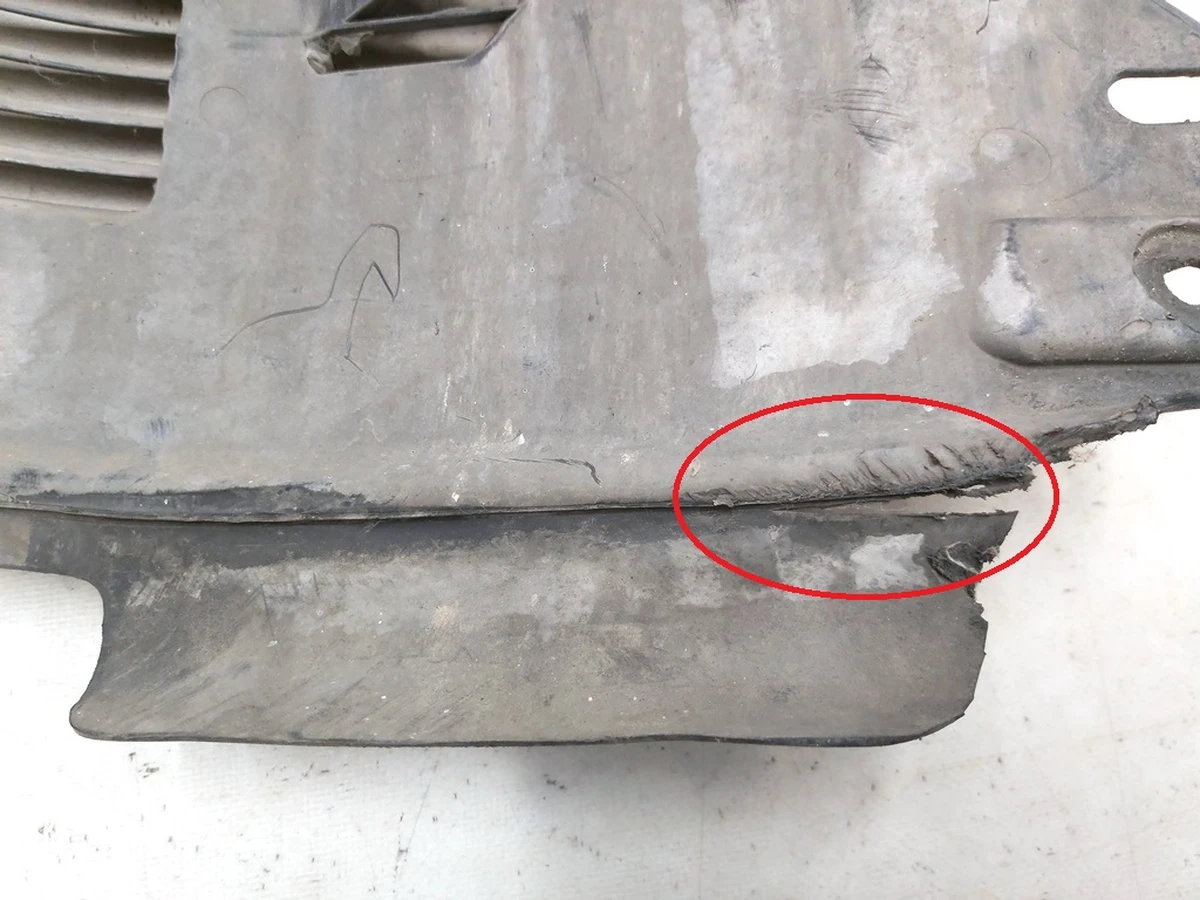 8 Подкрылок передний правый передняя часть RWD с повреждением Tesla model S 1020471-00-E