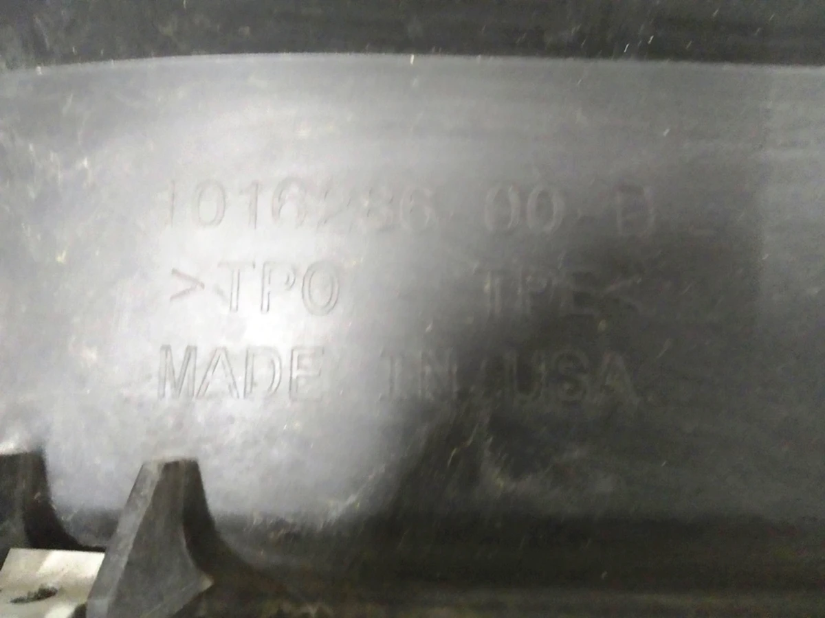 8 Підкрилок передній правий передня частина RWD (з гніздом парктроніка) Tesla model S 1020471-00-E