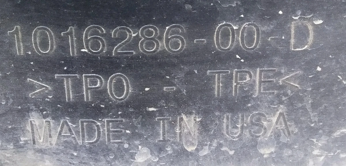 8 Підкрилок передній правий передня частина RWD (з гніздом парктроніка) у зборі з накладкою гнізда парктроніка Tesla model S 1020471-00-E