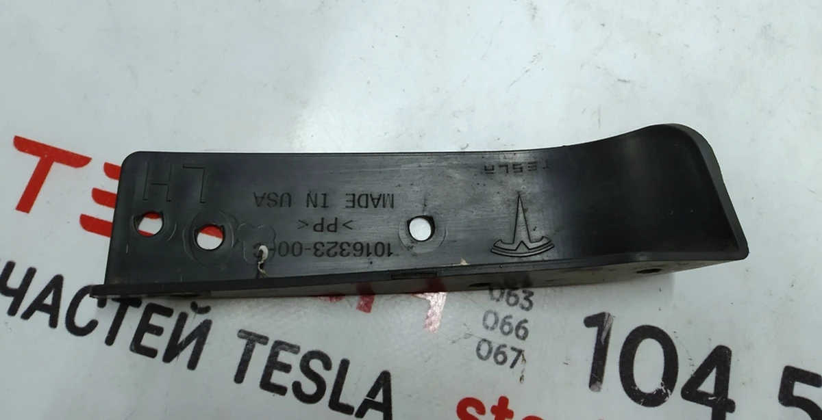 3 Кронштейн підкрилка заднього лівого Tesla model S REST 1016323-00-C