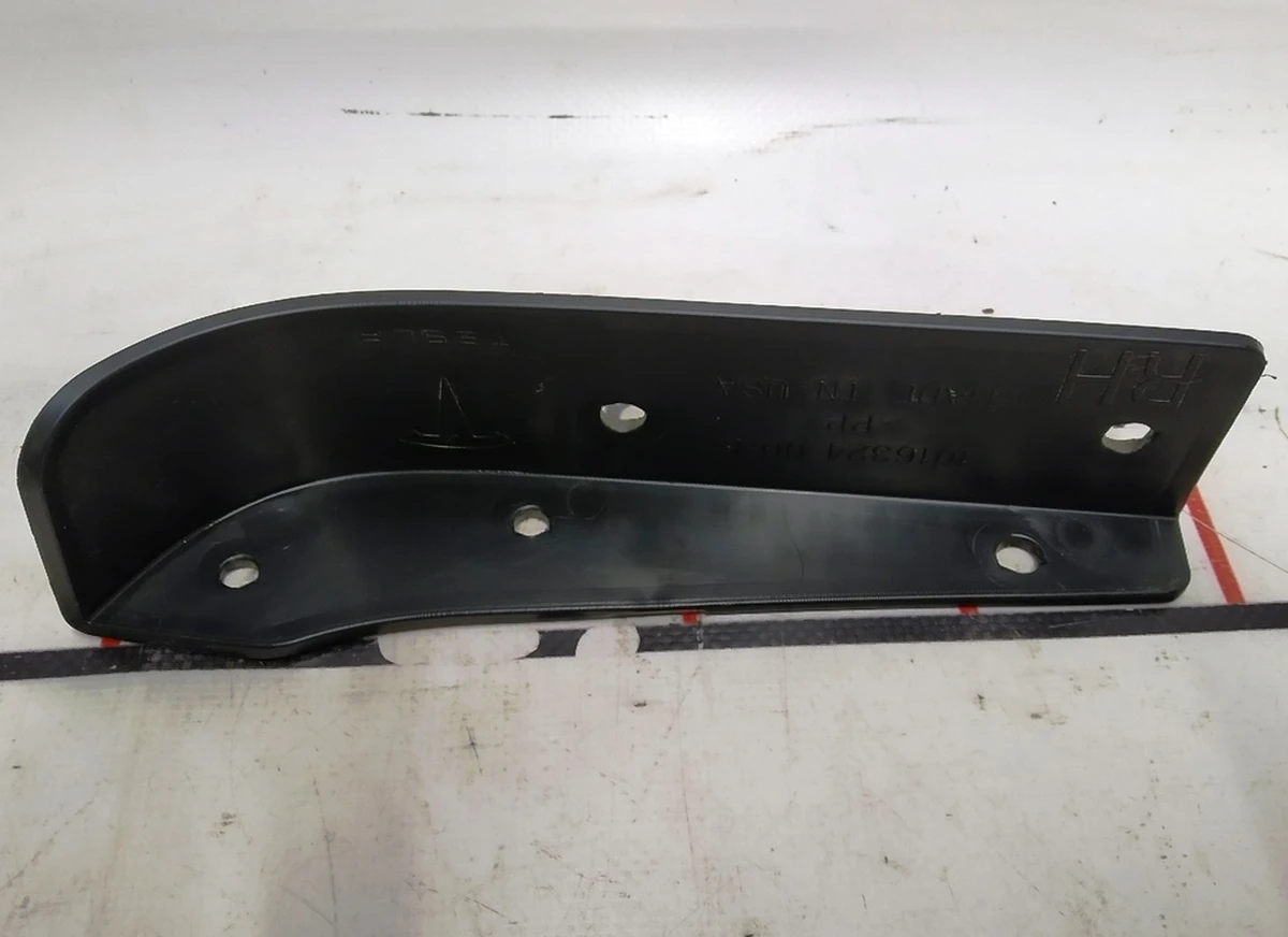 4 Кронштейн підкрилки заднього правого Tesla model S 1016324-00-B