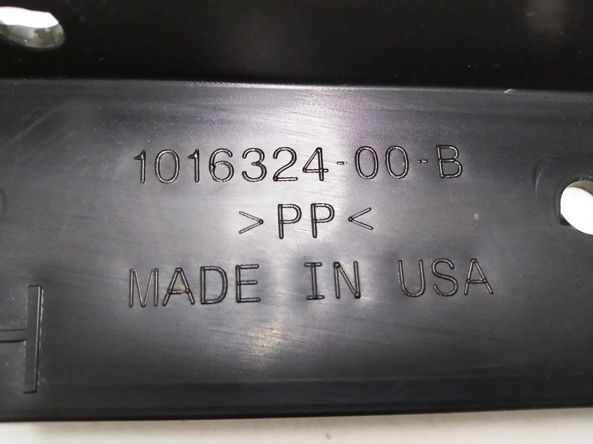 4 Кронштейн підкрилки заднього правого Tesla model S 1016324-00-B