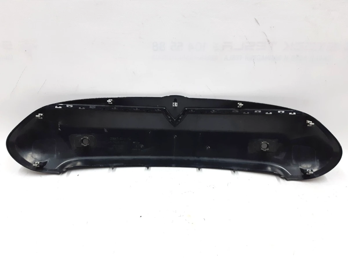 1 Накладка переднього бампера (яйце) (з пошкодженням) без хрому та знака "Т" Tesla model S 1017415-00-D