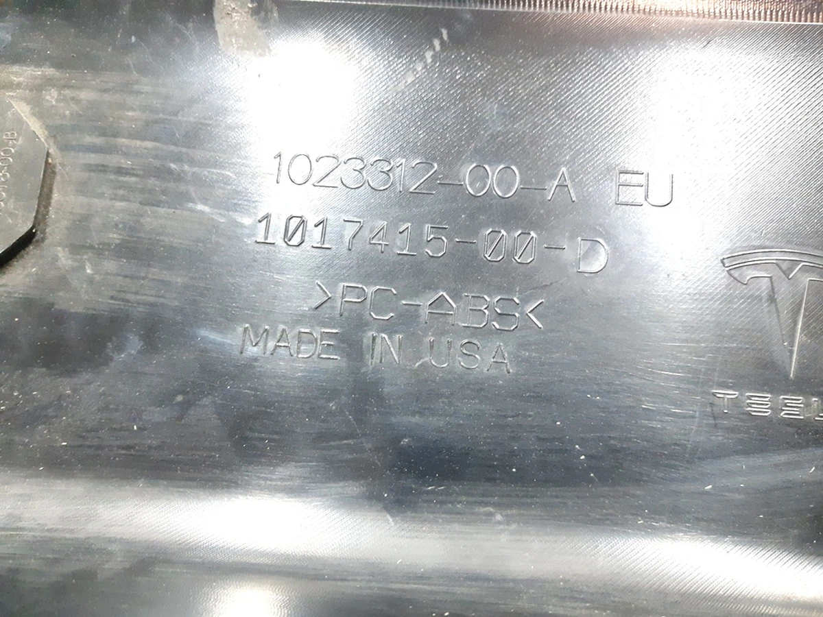 1 Накладка переднього бампера (яйце) (з пошкодженням) без хрому та знака "Т" Tesla model S 1017415-00-D