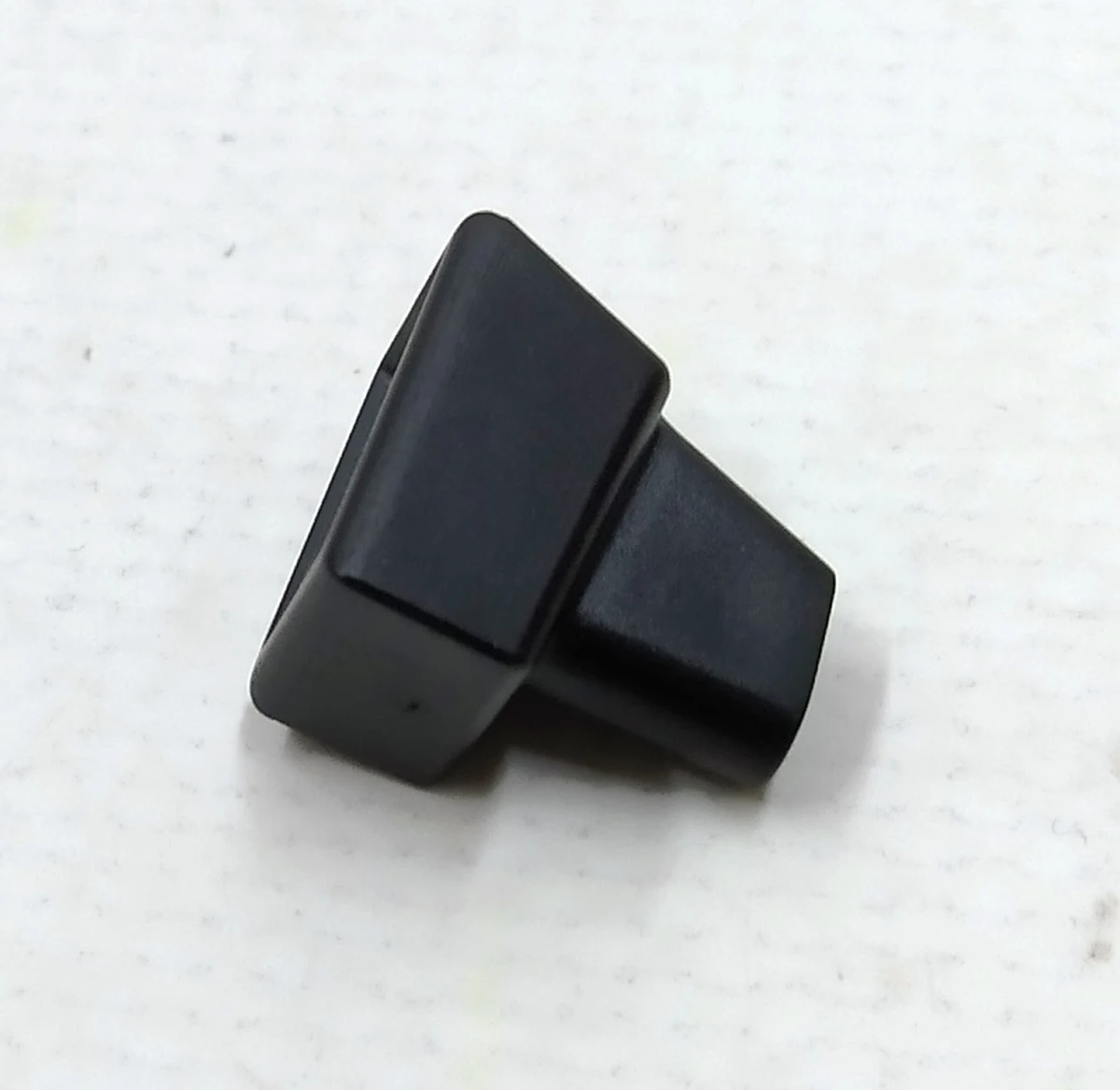 16 Plug for illumination of the handle mechanism of the outer rear left/right Tesla model S REST, model S 1017592-00-B