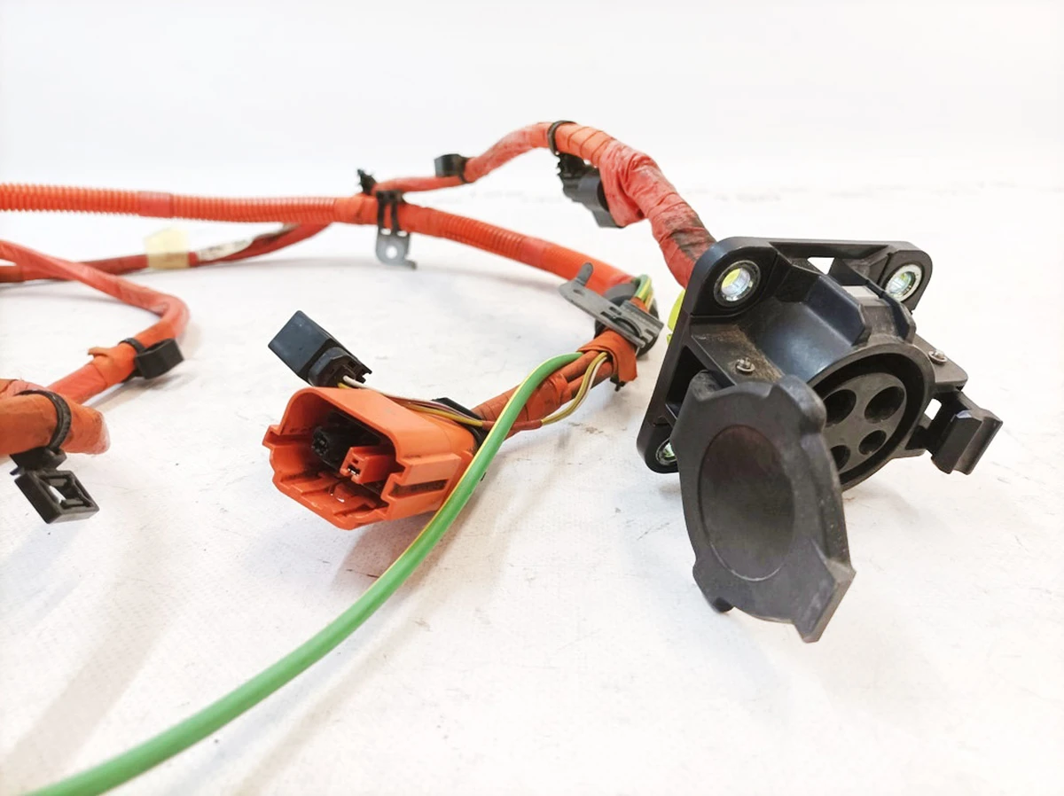 Електропроводка високовольтної батареї (порт зарядки) Mercedes B-Class A2424400105