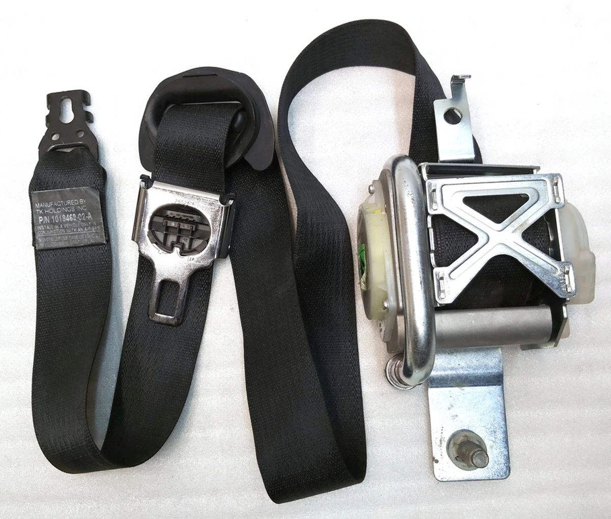 2 USA/CANADA - 1ST ROW SEATBELT ASSEMBLY - RIGHT BLACK WITH FOG BEZEL - 85MM HIGHER for restoration Tesla model S, model S REST 1019469-02-B