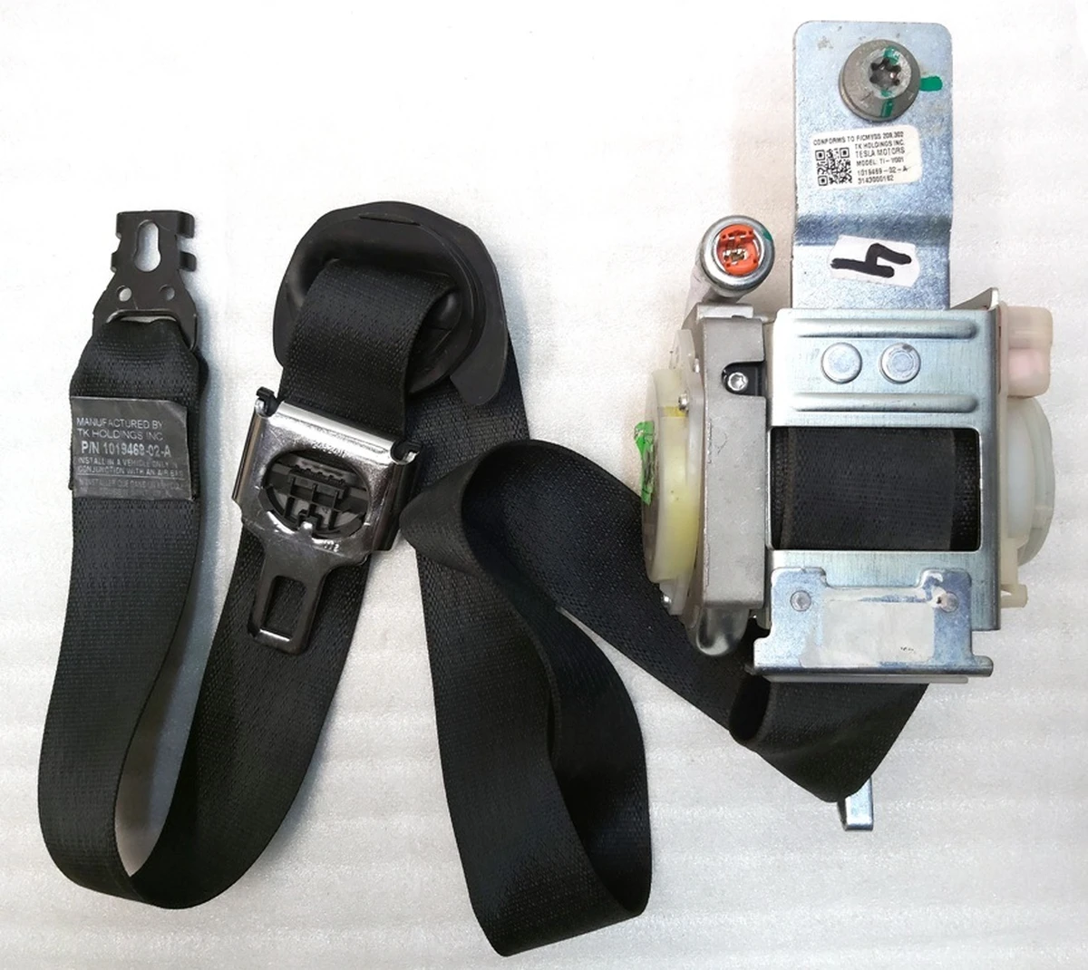 2 Ремень безопасности передний пассажирский (USA)  под восстановление Tesla model S, model S REST 1019469-02-B
