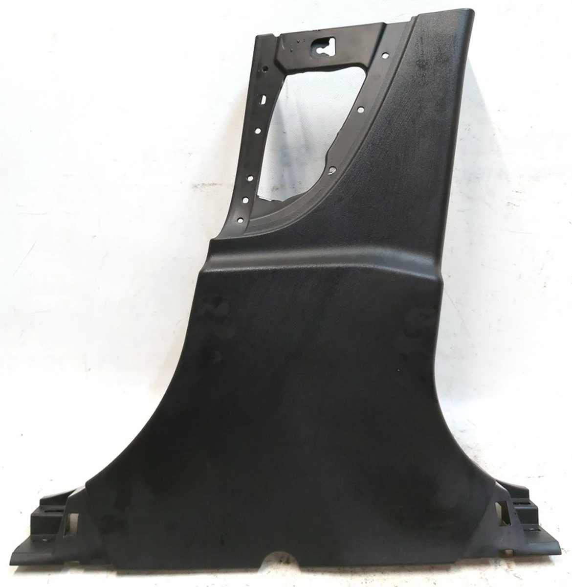 Пластик стойки B нижней правой с повреждением Tesla model S REST 1024686-S2-G