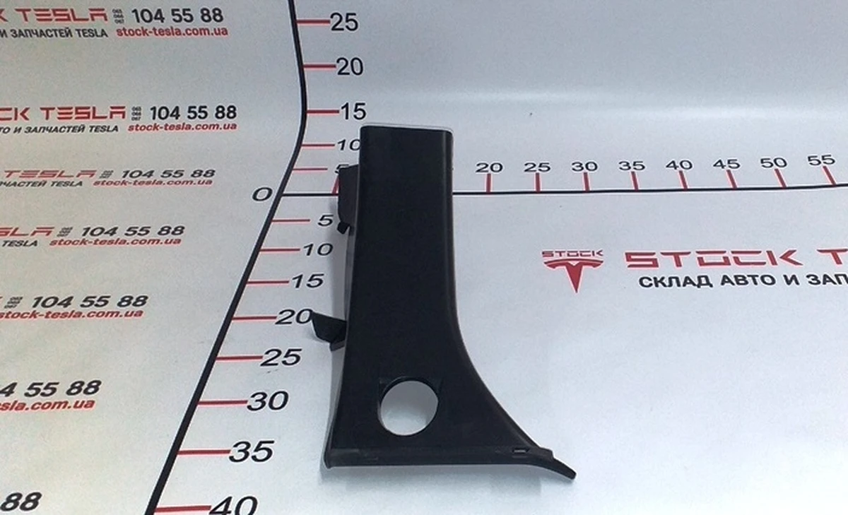 20 Luggage opening pad outer left Tesla model S, model S REST 1021437-00-D
