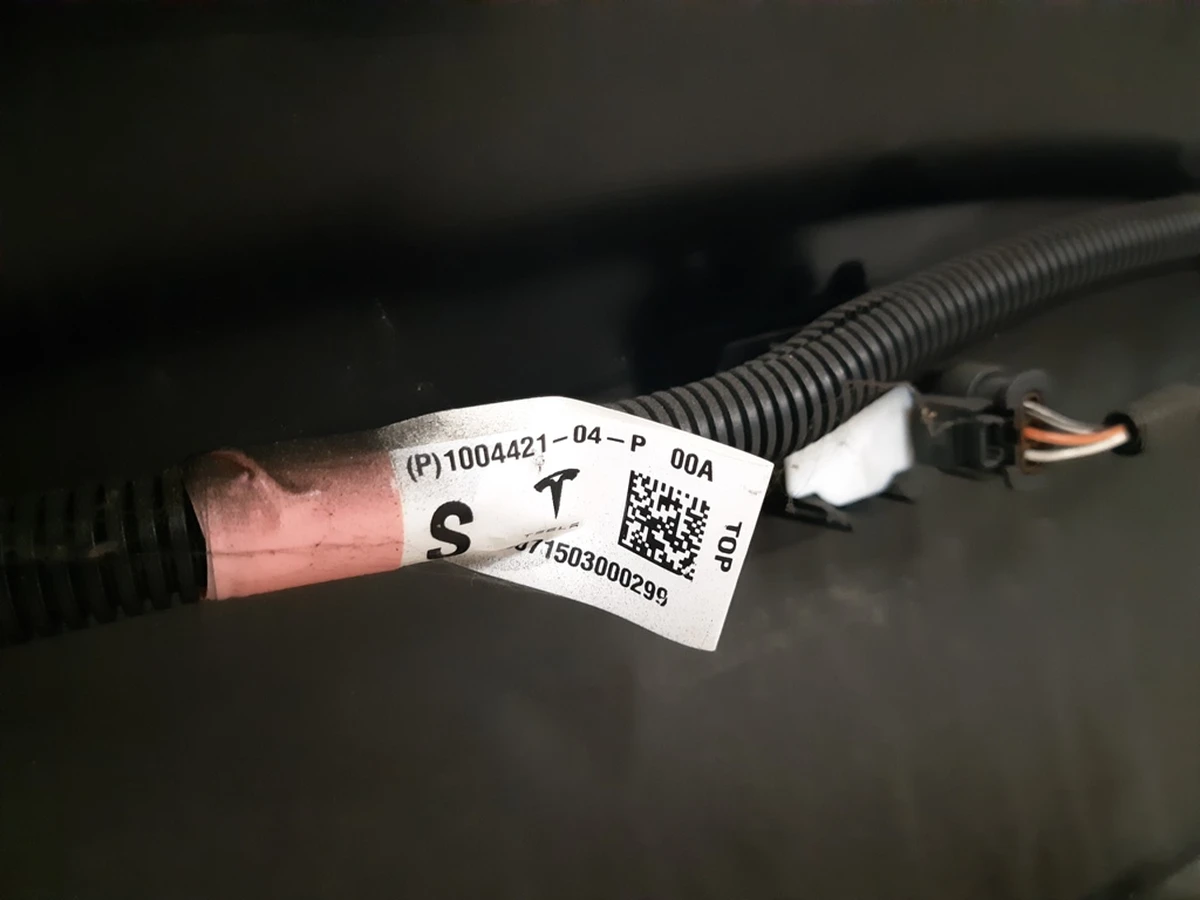 1 Rear bumper for 6 parking sensors PMNG damaged Tesla model S 1068751-00-A