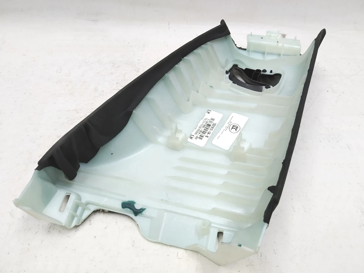 15 Облицювання стійки B верхня ліва чорний текстиль Tesla model S REST 1021612-04-B